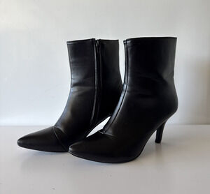 Black Ankle High Heeled Side Zip Boots Pointed Toe W 8/9 L True 21 ETC!